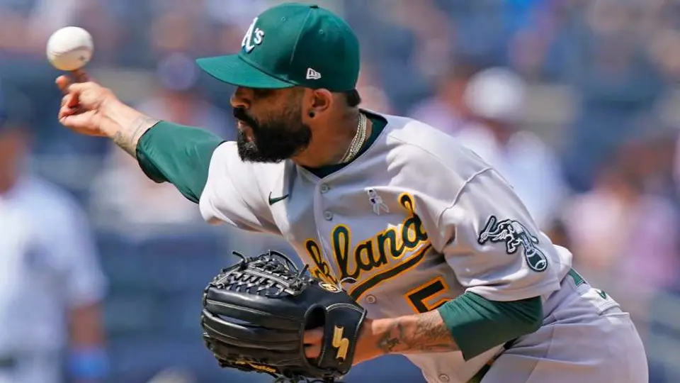 Sergio Romo: Se bajó el pantalón molesto por revisión del umpire