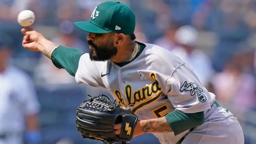 Sergio Romo: Se bajó el pantalón molesto por revisión del umpire