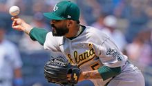 Sergio Romo: Se bajó el pantalón molesto por revisión del umpire