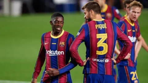 Piqué corrió a Dembélé de la foto de canteranos: 'Que vas a ser tú de La Masía...'