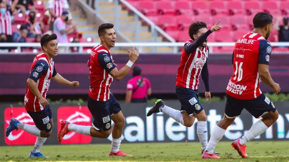Chivas: Logró su primera victoria en Liga MX con Leaño como DT
