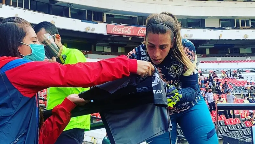 América Femenil: Renata Masciarelli regaló jersey a pareja de recién casados
