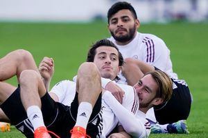 Chivas: Alexis Vega fue 'trolleado' por Jesús Angulo y Alan Mozo