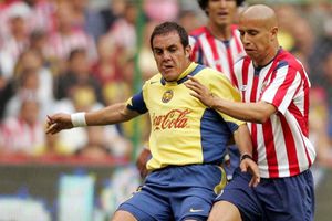 Clásico Nacional: Cuauhtémoc Blanco y Bofo Bautista calientan el partido