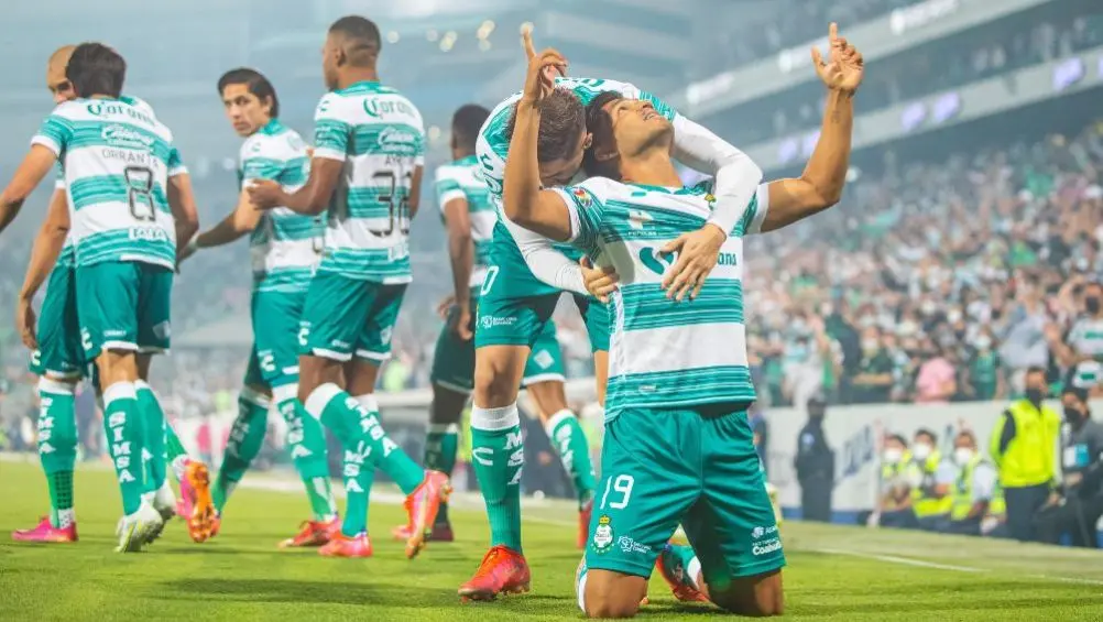 Mudo Aguirre en festejo con Santos ante Puebla | MEXSPORT