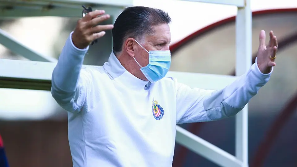 Chivas: Amaury Vergara mantendrá a Ricardo Peláez como director deportivo