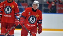 Vladimir Putin marcó nueve goles en partido benéfico de hockey sobre hielo