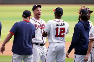 MLB Playoffs: Braves vencieron a Brewers para ponerse en ventaja en la serie