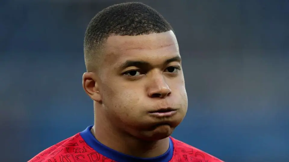 Mbappé: Sufrió contractura en el muslo derecho y se perderá partido vs Lens