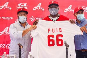 Yasiel Puig en su presentación con Águila de Veracruz : 'No se gana sólo con  jonrones'