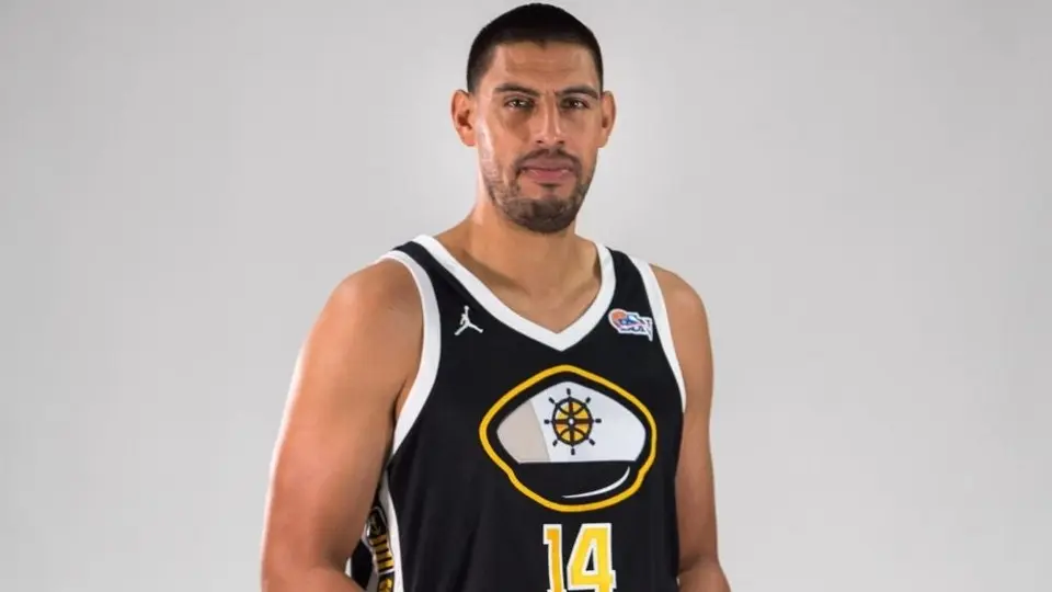 Gustavo Ayón, nuevo jugador de los Capitanes de Arecibo de Puerto Rico