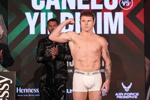 Canelo Álvarez aseguró que actualmente vencería a Floyd Mayweather