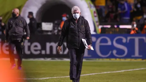 Juárez FC: Tuca Ferretti llamó 'maricones' y 'viejas' a reporteros en rueda de prensa