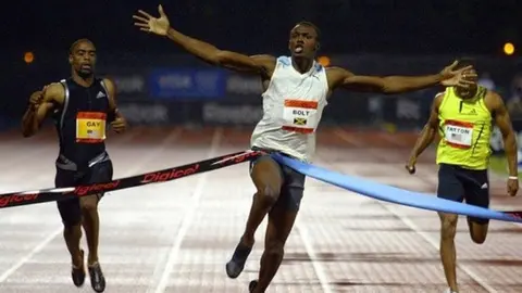 Usain Bolt aprovechó Día del Padre para presentar a sus nuevos gemelos