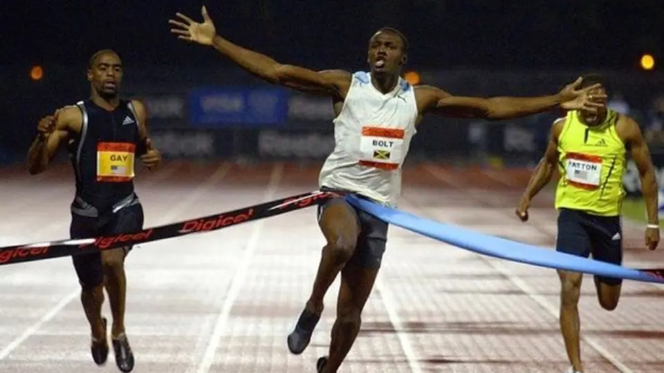 Usain Bolt aprovechó Día del Padre para presentar a sus nuevos gemelos