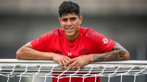 Bayer Leverkusen: Piero Hincapié firmó con el club hasta 2026