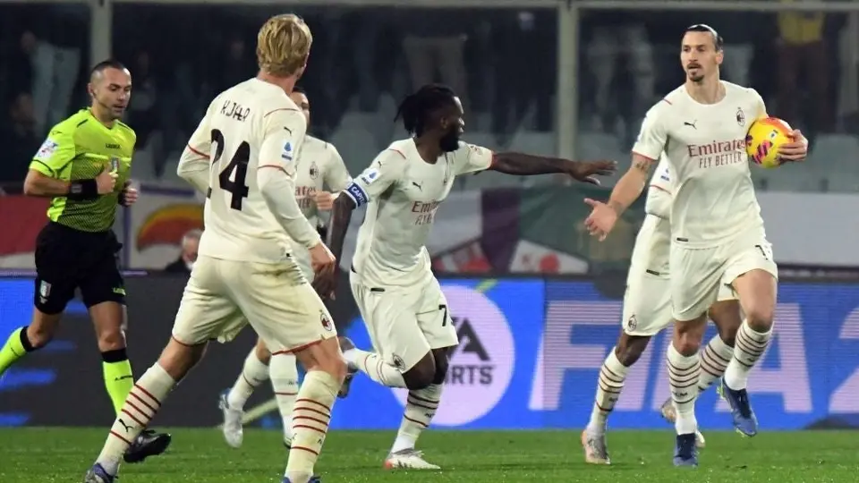 Serie A: Milan dejó escapar el liderato al caer en lluvia de goles ante la Fiorentina