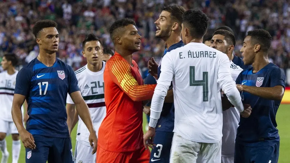 Edson Álvarez recordó las burlas de Miazga a Lainez: 'Me arrepiento de no haberle pegado'