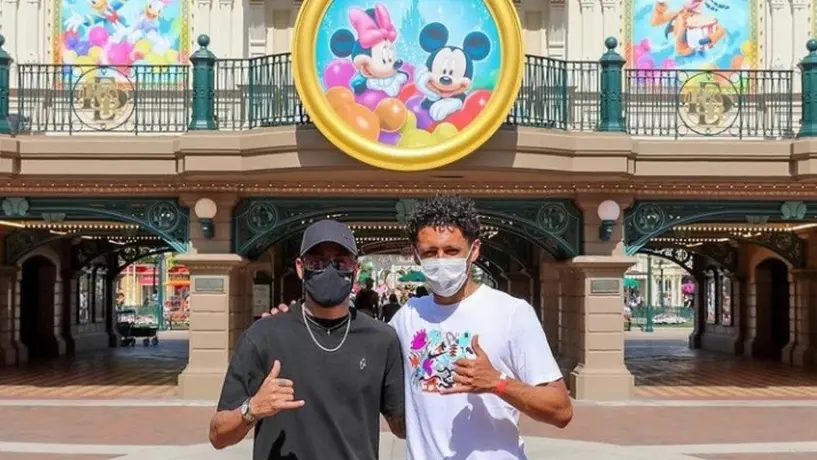 Neymar y Marquinhos se divirtieron en Disneyland París