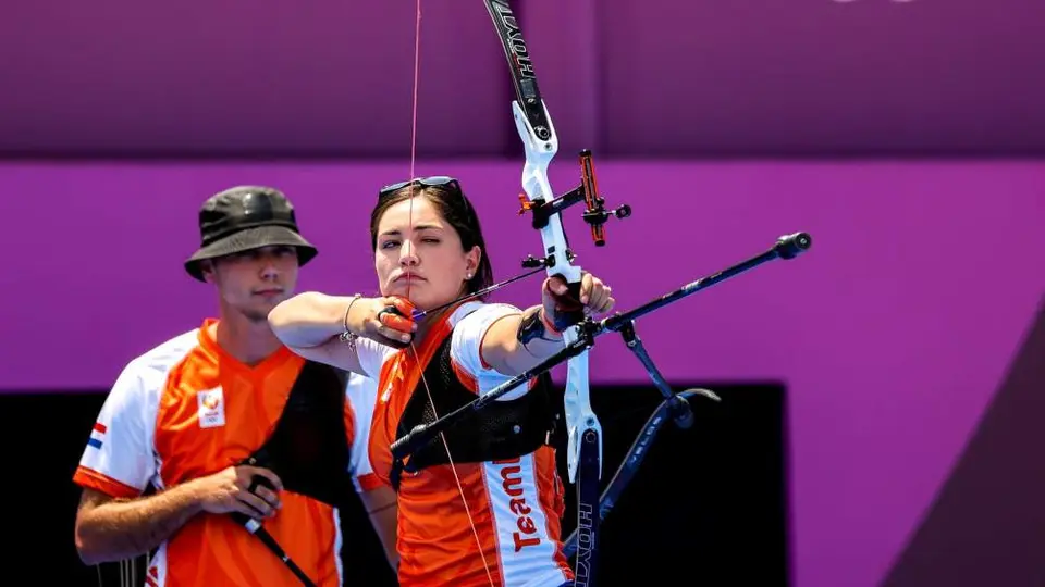 Gabriela Schloesser, la méxico-holandesa que ganó plata en tiro con arco mixto en Tokio 2020