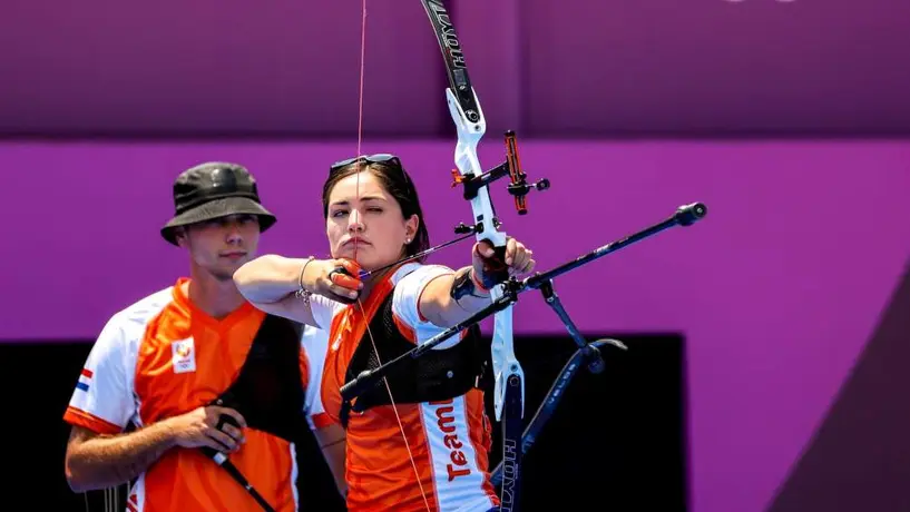 Gabriela Schloesser, la méxico-holandesa que ganó plata en tiro con arco mixto en Tokio 2020