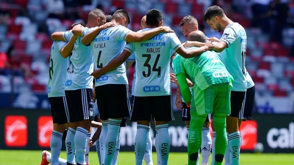 Tigres: Usuarios denunciaron a aerolínea por quitarles un vuelo en beneficio de los Felinos