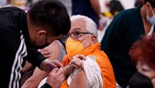 Coronavirus: Arrancó en México vacunación de refuerzo contra Covid-19 a adultos mayores
