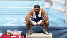 Tokio 2020: Boxeador francés protestó una hora en el ring tras ser descalificado 