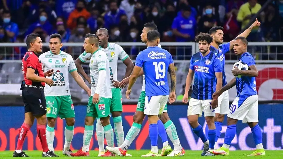 Cruz Azul vs León: Más de 100 personas fueron desalojadas por el grito homofóbico