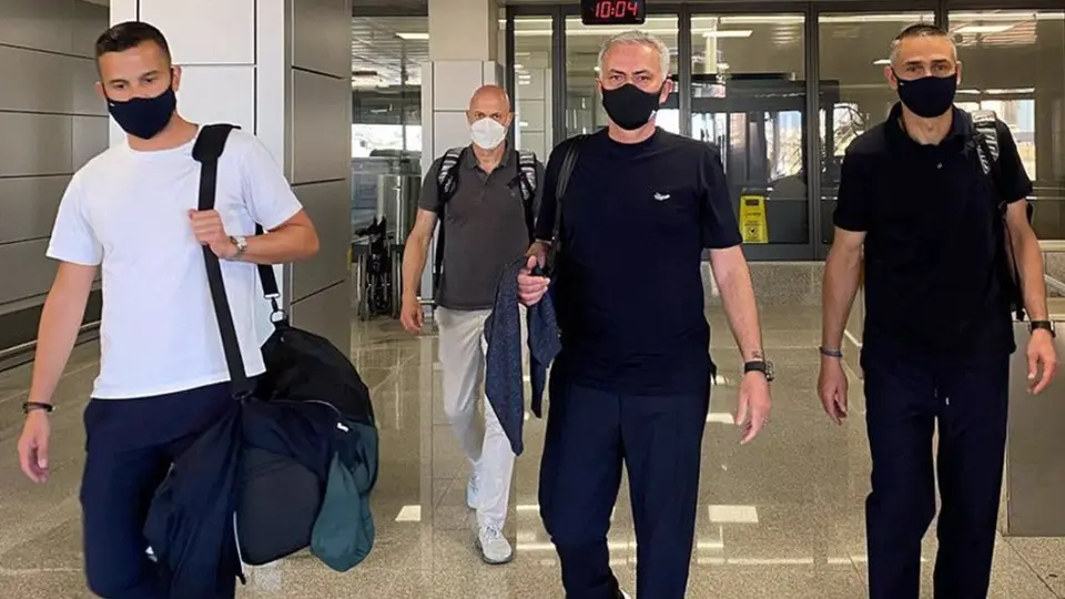José Mourinho llegó a Roma ovacionado por cientos de fans de La Loba