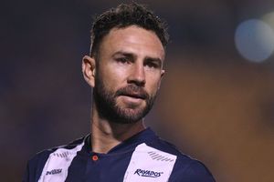 Video: Miguel Layún es animado por sus hijos tras derrota ante Tigres