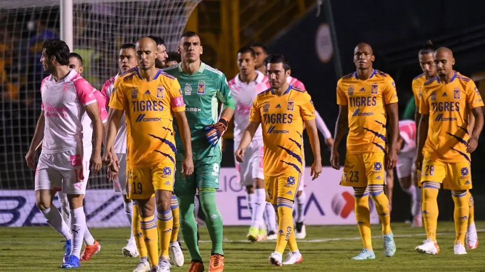 Tigres: Jugadores posaron con máscaras en foto previa al partido vs Chivas