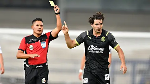 Chivas: 'Pollo' Briseño fue trolleado por aficionado tras pedir ayuda para ver la Champions