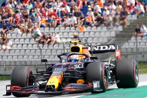 Checo Pérez se quedó a medio segundo del podio en Gran Premio de Estiria