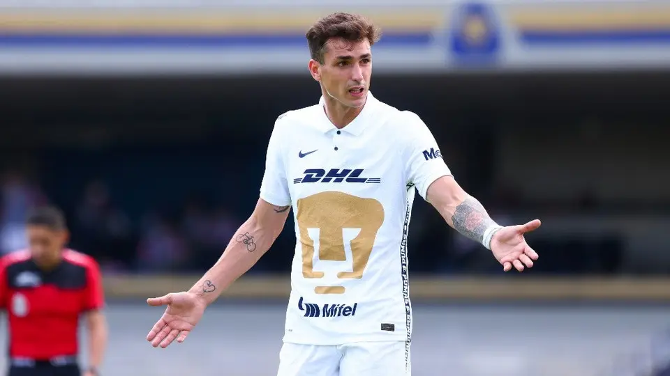 Pumas: Dinenno se disculpó en redes tras no darle la mano a un canterano