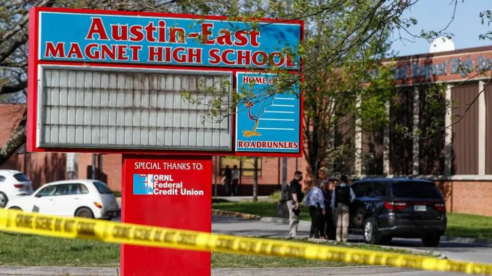Tiroteo en escuela secundaria en Tennessee dejó un muerto y varios heridos