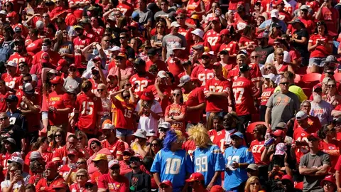Video: Aficionado de los Chiefs quedó inconsciente después de una golpiza