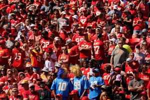 Video: Aficionado de los Chiefs quedó inconsciente después de una golpiza