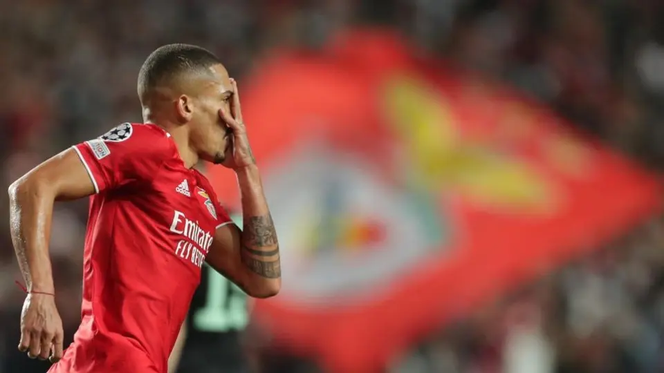 Benfica: Cumplió derrotando a Dinamo Kiev y avanzó a Octavos sobre Barcelona