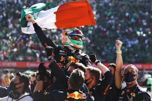 Checo Pérez: Brilló en el Gran Premio de México al subir al podio en el tercer lugar