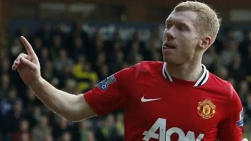 Hija de Paul Scholes compartió video de su padre mordiendo sus uñas del pie
