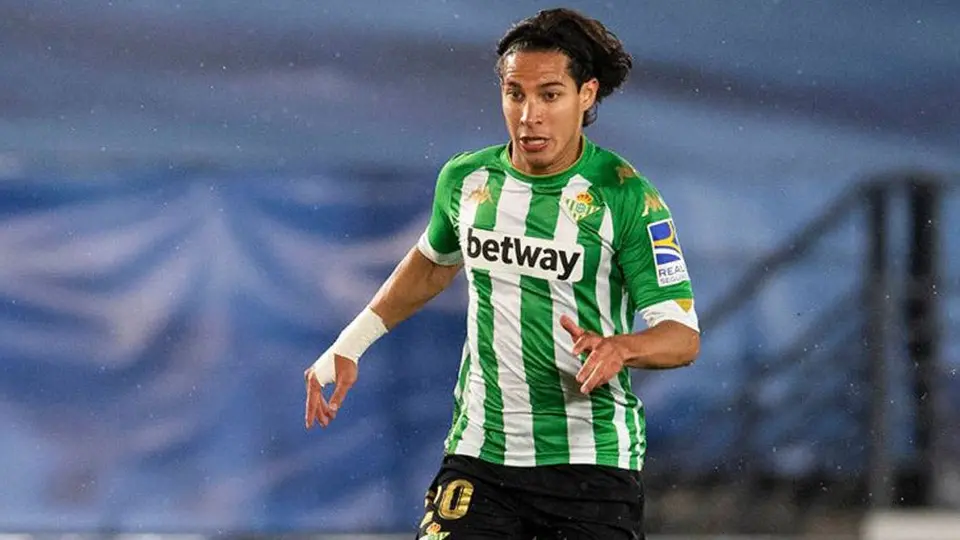 Diego Lainez: Pellegrini confirmó la baja del mexicano para el arranque de La Liga