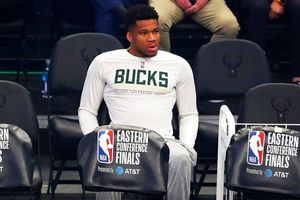 NBA: Antetokoumpo, duda para el primer partido de la final entre Bucks y Suns
