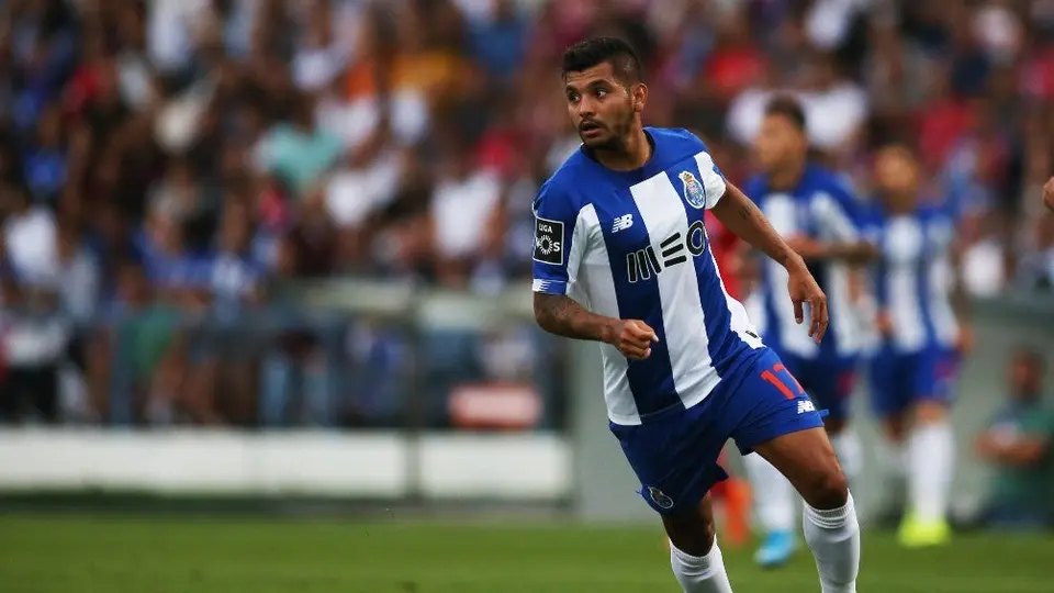 Tecatito Corona no fue convocado para enfrentar al Arouca