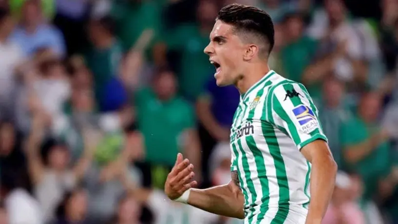 Marc Bartra, trolleado por sus compañeros tras posar en ropa interior