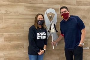 Ron Rivera: Sorprendido con emotivo video para celebrar que está libre de cáncer