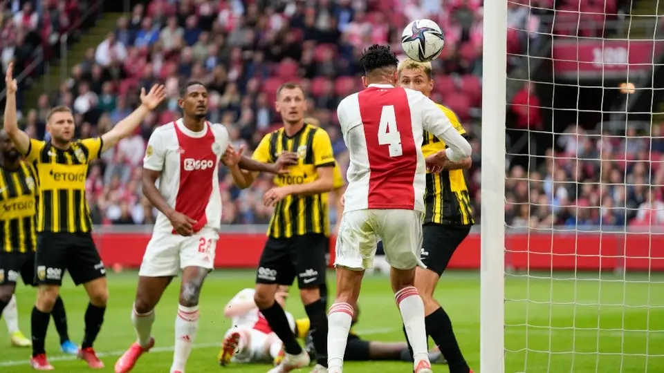 Edson Álvarez anotó en la goleada del Ajax sobre el Vitesse