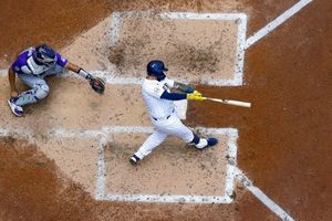 Luis Urías: El mexicano anotó en quinta victoria consecutiva de Milwaukee