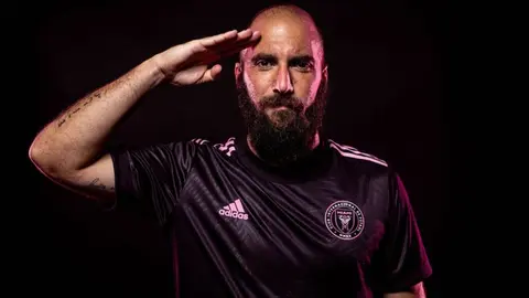 Higuaín: 'Soy el jugador que mejor se ha entendido con Messi y CR7'