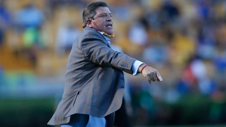 Tigres: Piojo Herrera, Pizarro y Aquino ayudaron a pintar primaria en Monterrey